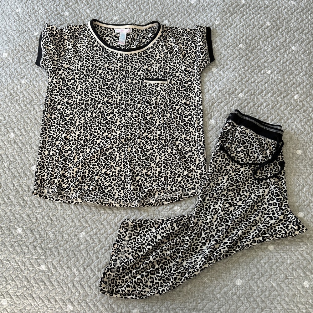 Pillow Talk Pajamas Medium Animal Print Soft Sleepwear Set Pocket Tee Capri
